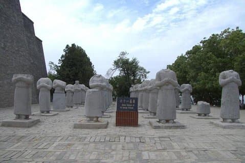 Ruta privada por la ruta oeste de Xi'an: templo de Famen y mausoleo de Qianling