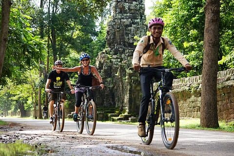 Angkor Wat Sunrise y Ancient City Discovery - Siem Reap tour en bicicleta de día completo