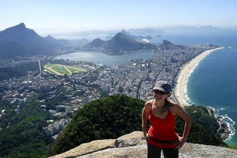 Upplev Favela: Two Brothers Hike and Vidigal Tour