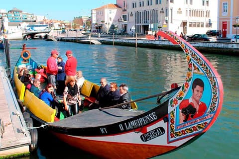 Aveiro Canal Cruise in Traditional Moliceiro Boat