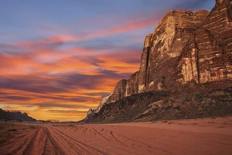 Tour privato di un'intera giornata a Petra e Wadi Rum dagli hotel di Aqaba