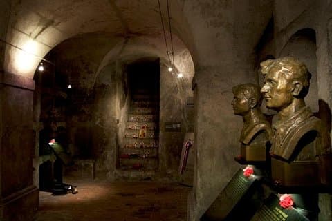 Excursão a pé de meio dia pela Segunda Guerra Mundial em Praga