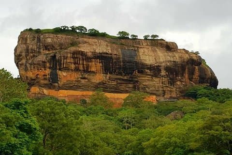 Privé dagtrip naar Sigiriya & Dambulla vanuit Kandy – Aaliya Tours
