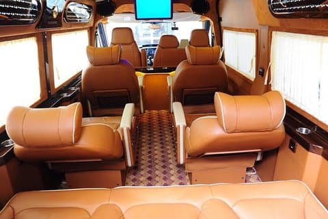Morgenlimousine D-Car 8-Sitz Transfer nach Hanoi fahren von Sapa Town Center