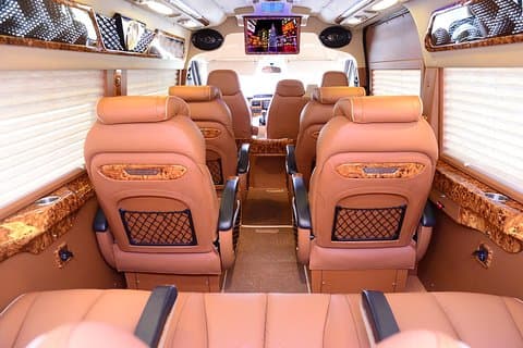 Lusso D-Car Trasferimento in limousine Hotel Hanoi all'aeroporto di Hanoi