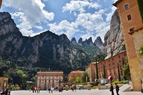 Tour Privado de Dia Inteiro em Montserrat e Vinícola de Barcelona com pick up