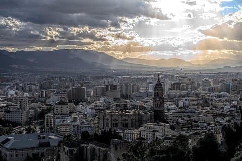 Private Ganztagestour von Sevilla nach Malaga mit Abholung und Rückgabe vom Hotel