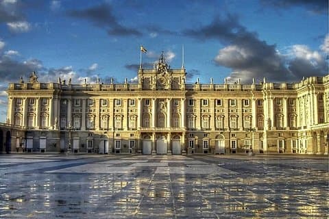 Visite privée des points forts de Madrid et du palais royal avec prise en charge à l'hôtel