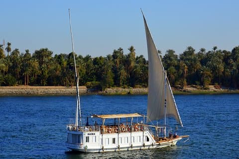 Dahabiya Nile Cruise from Aswan to Luxor w/ Sightseeing