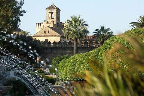 Jardines y Fortaleza de Reyes Católicos Entradas y Tour en Inglés