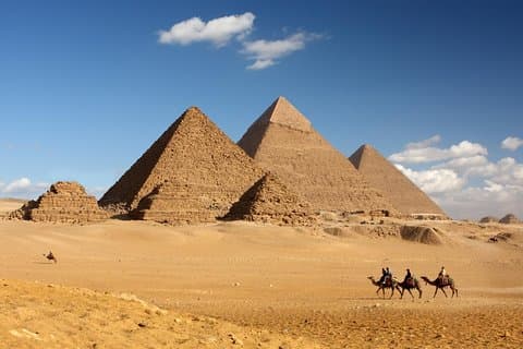 Excursão de 2 dias de Hurghada ao Cairo por via aérea
