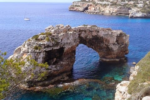 Boat tour from Cala Figuera to Caló del Moro and S´Almonia