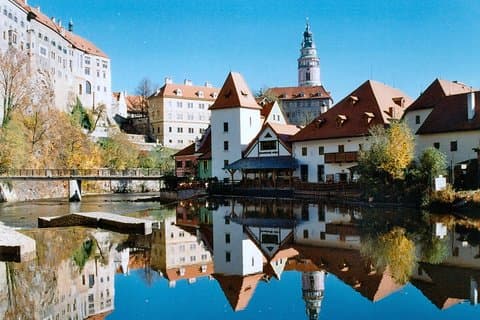 Trasferimento privato di sola andata da Praga a Graz, incluso il tour di Cesky Krumlov