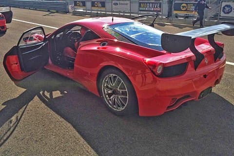 Ferrari Driving Experience en un hipódromo