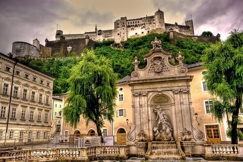 Excursão privada de dia inteiro a Salzburgo saindo de Viena com guia local