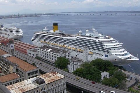 Privat transfer: Flygplats till kryssningsterminal med sightseeing