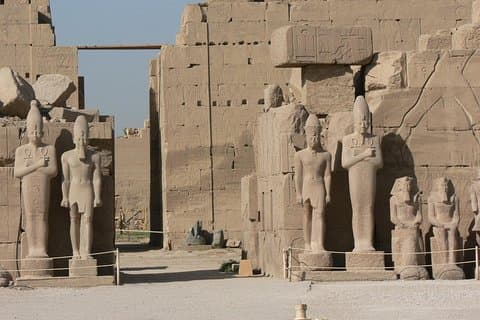 Uppehållstur från Luxor flygplats Till Luxors attraktioner med lunch