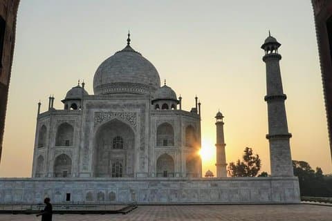Privat 1-dags Taj Mahal Sunrise-tur i bil fra Delhi - Alt inkl.