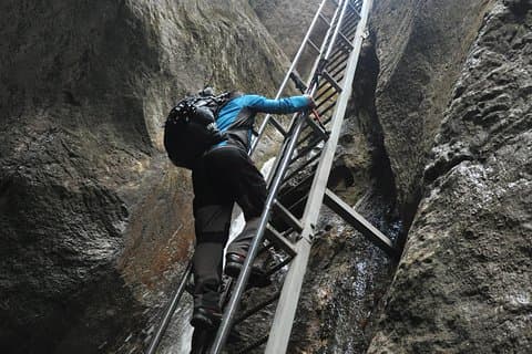 Liten Gruppresa till Epic 7 Steg Canyon från Brasov