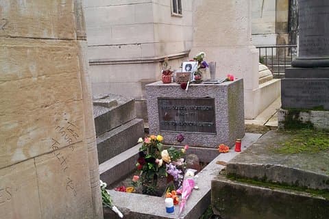 Paris 2-Hour Small Group Tour of Pere Lachaise Cemetery