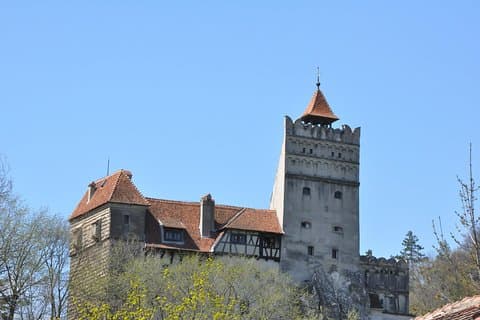 ESCAPADA EN LA CIUDAD DE DRÁCULA Castillo de Bran, Castillo de Peles Sinaia, ciudad de Brasov