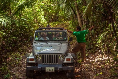 Jungle Jeep Adventure van Belize City