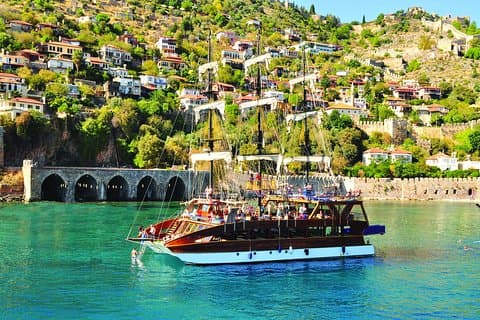 Tour in barca in catamarano ad Alanya con nuoto al sole e snorkeling