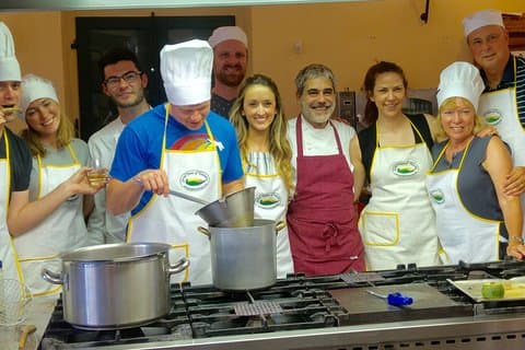 Corso di cucina per piccoli gruppi in castello con trasferimento opzionale