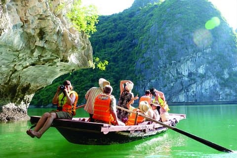 Excursion d'une journée à la baie d'Halong depuis Hanoi