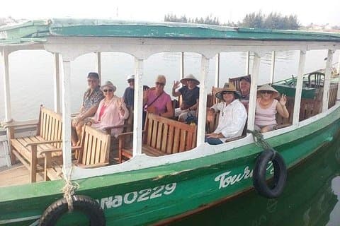 CROISIÈRE SUR LA RIVIÈRE HOI AN avec MASSAGE DES PIEDS ET DÉJEUNER AUTHENTIQUE