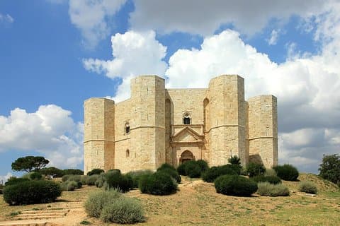 Trani, vinprovning och Castel Del Monte turné från Bari eller Ostuni