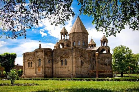 Private Tour zur St. Hripsime Echmiadzin Kathedrale und Zvartnots