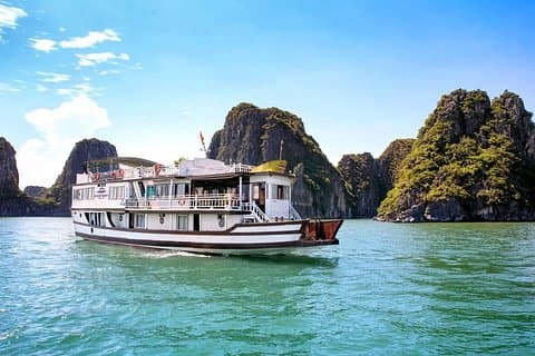 2-daagse Ha Long Bay Cruise inclusief transfer, kajakken en zwemmen