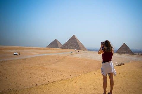 excursão de dia das pirâmides do Cairo com carro particular AC