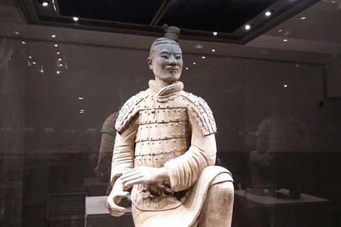 Private Xi'an Exploration Tour: Comparison of Warriors in Qin and Han Dynasty