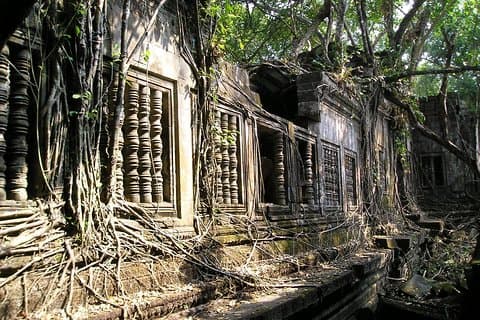 Private guided tour around Beng Mealea, Banteay Srei and Kbal Spean