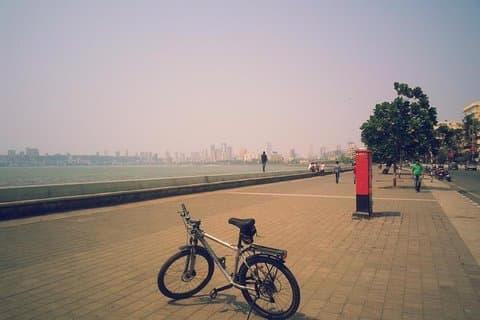 'S Morgens vroeg een privé fietstocht door hoogtepunten van Mumbai met ontbijt