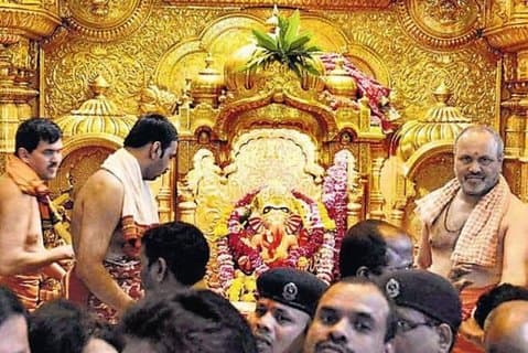Mumbai: The Spiritual & Colorful Morning Tour