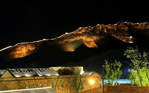 Private Evening Beijing Layover Tour naar Gubei Water Town en Simatai Great Wall
