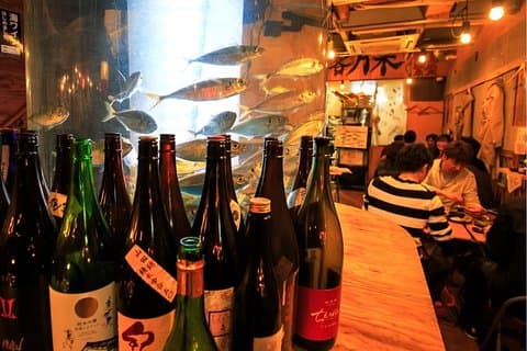 Osaka natt tur med en lokal – private barer, drikkevarer og kultur