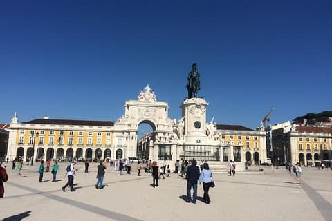 Compacto de Lisboa - os destaques dos bairros antigos