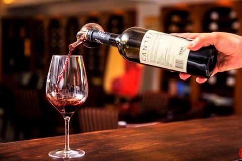 Private Weinprobe in Bukarests erster Weinbar