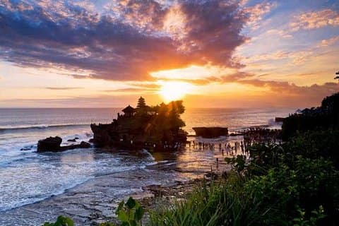 バリ島プライベートツアー:滝、モンキーフォレスト、タナロットの夕日