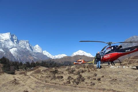 Fliegen Sie über den höchsten Gipfel der Welt: Eine unvergessliche Everest-Hubschraubertour