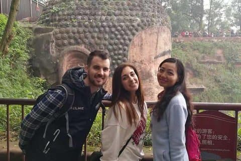 Excursão privada de 1 dia à Base de Panda Chengdu e Leshan Giant Buddha com o almoço