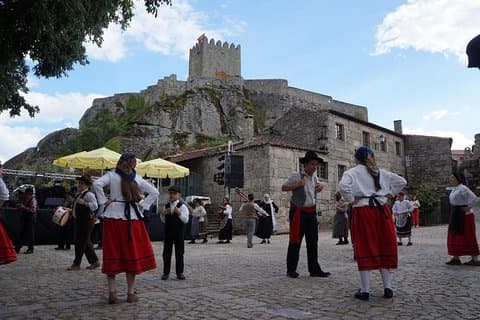 Privétour Lissabon naar het middeleeuwse dorp New & White Castle (Castelo Branco)