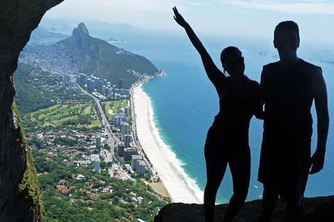 Tour privato a piedi della grotta Garganta do Ceu sulla Pedra da Gavea