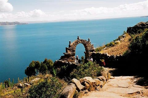 Intera giornata: Lago Titicaca Uros e Taquile da Puno