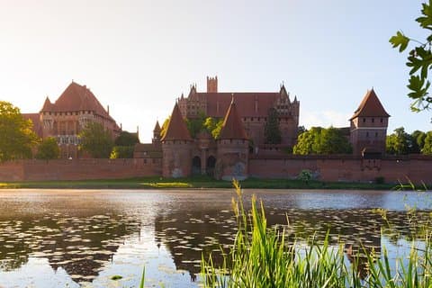 Eintägige private Stadtrundfahrt von Warschau nach Danzig und Malbork mit dem Schnellzug
