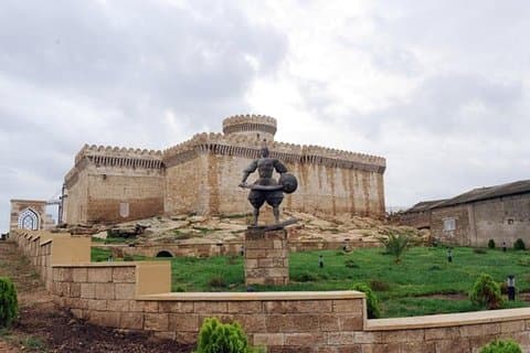 Tour zur Halbinsel Absheron – Qala, Mardakan, Yanar Dag und Ateshgah